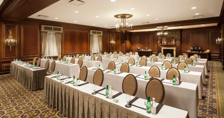 Top Hotels Near TD Garden With Parking for Your Perfect Boston Stay
